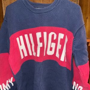 Throwback Tommy Hilfiger crewneck sweater